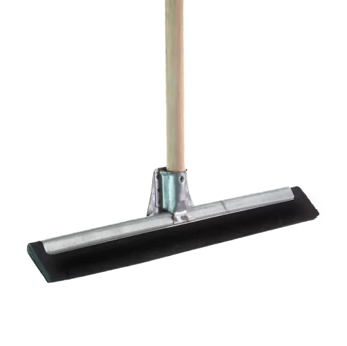 Rodo metálico com borracha da marca Vassouras Garota, ideal para limpeza profissional e durabilidade.